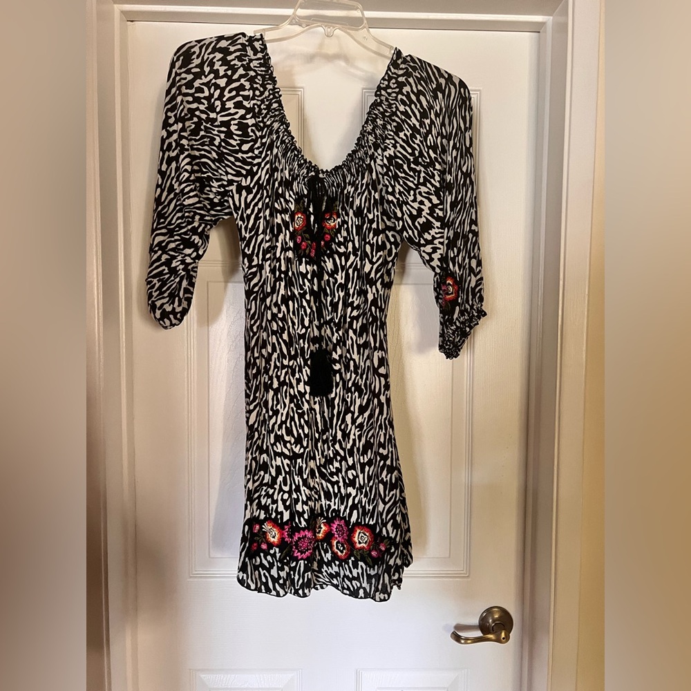Krista Lee beach tunic coverup! Cheetah print with flower embroidery, Size M